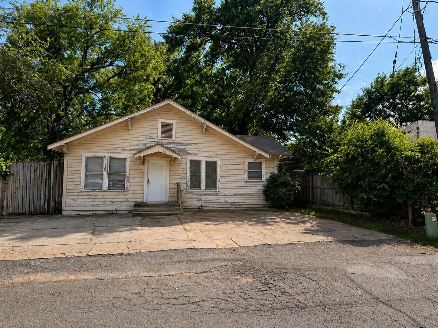 Property Photo:  106 Fifth Ave  TX 75601 