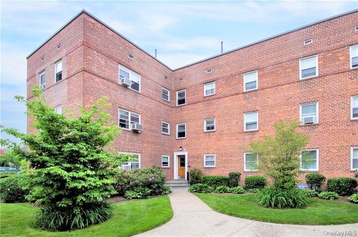 Property Photo:  330 S Broadway A6  NY 10591 