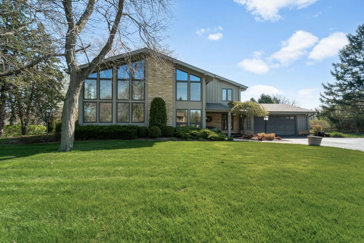 Property Photo:  8570 W Hawthorne Ln  WI 53132 