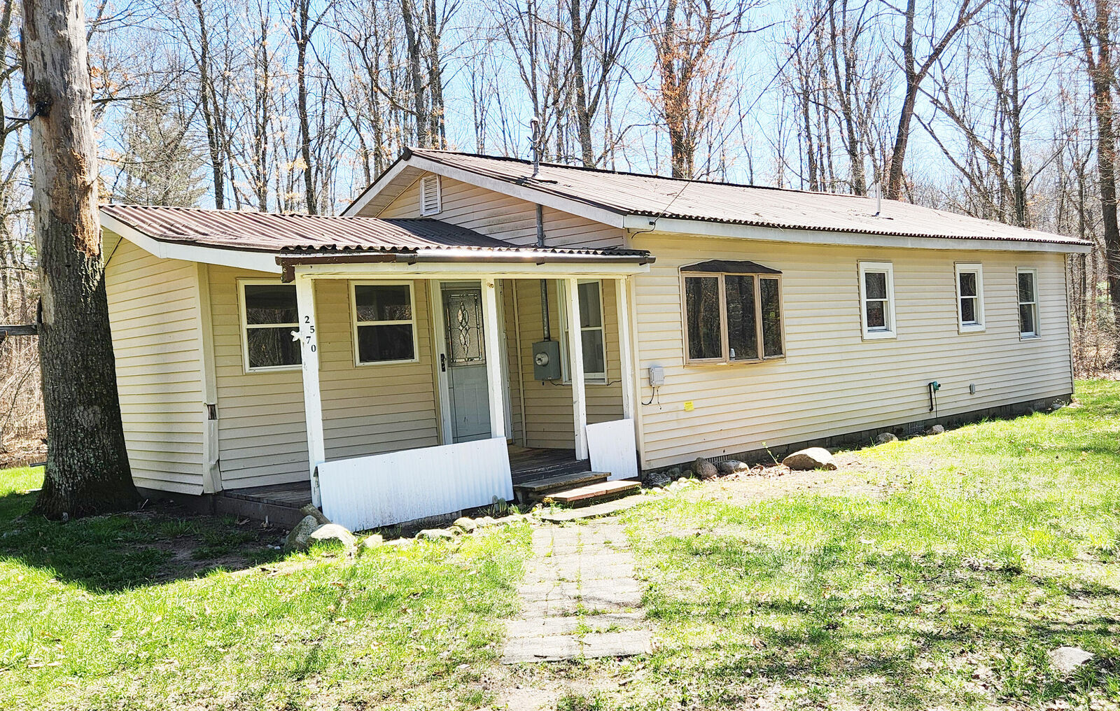 Property Photo:  2570 S Walnut Avenue  MI 49349 