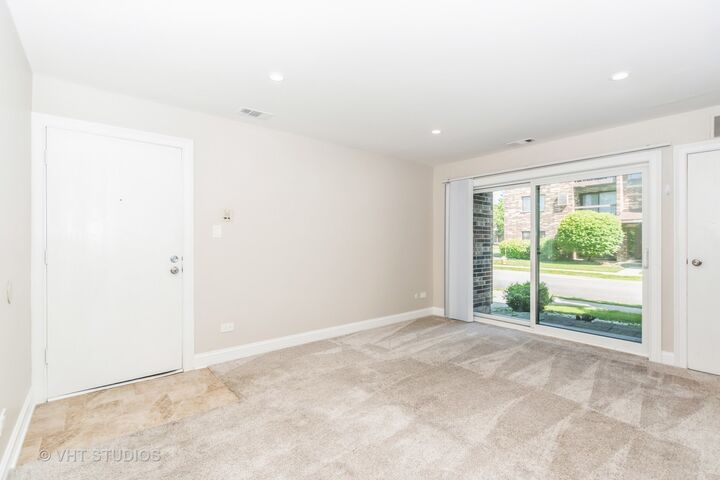 Property Photo:  9119 Lincoln Court 101  IL 60462 