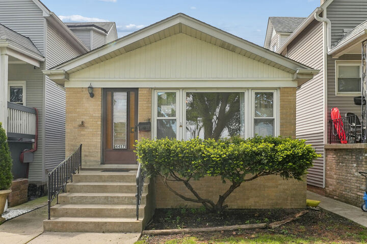 Property Photo:  4457 W Leland Avenue  IL 60630 
