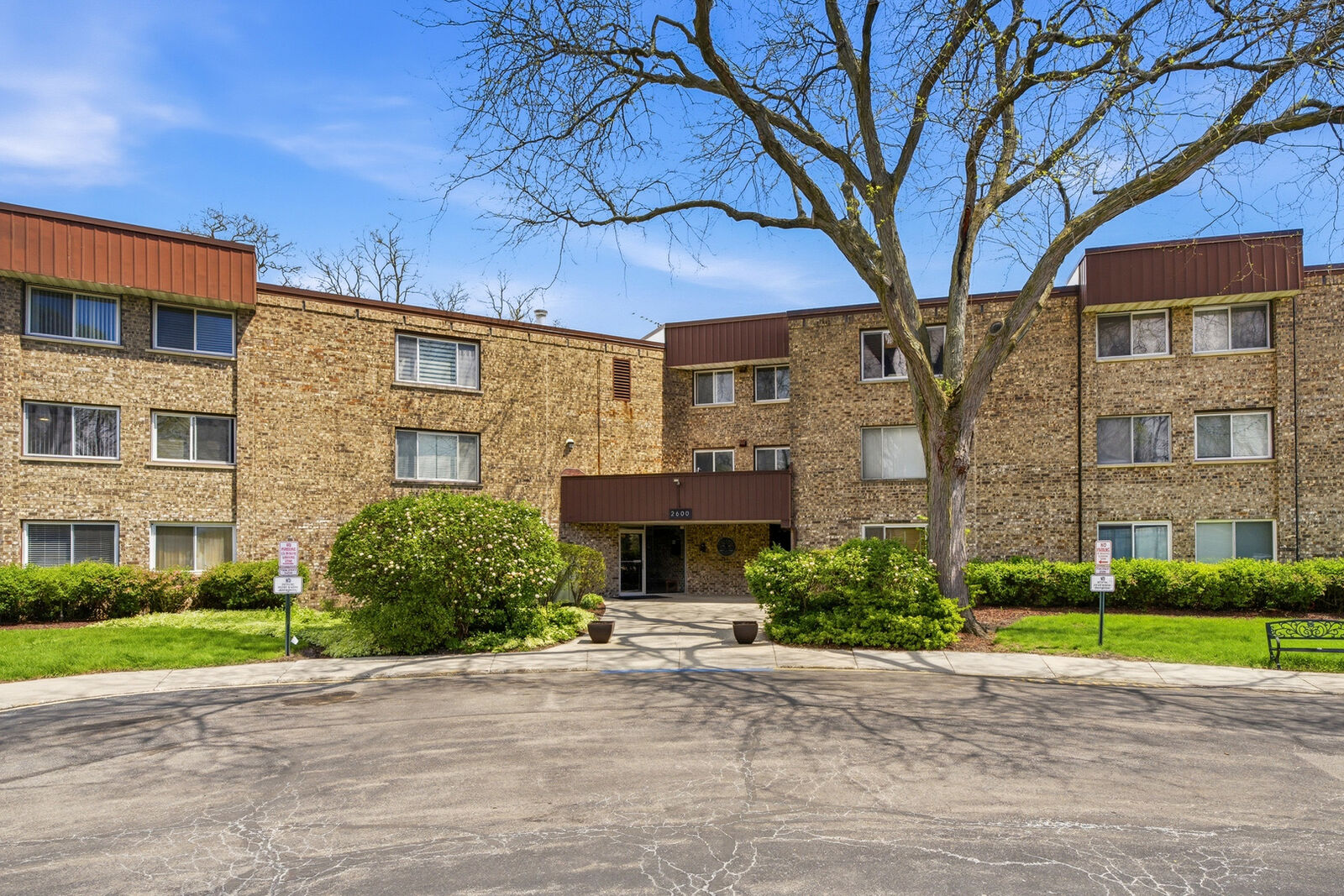 Property Photo: 2600 Brookwood Way Drive 206A IL 60008
