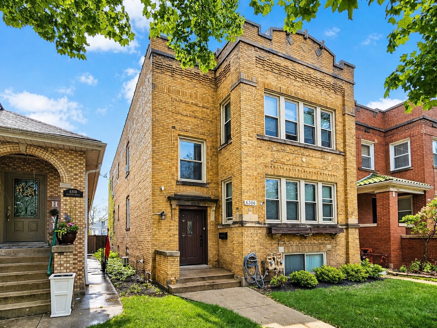 Property Photo:  6306 W Holbrook Street  IL 60646 