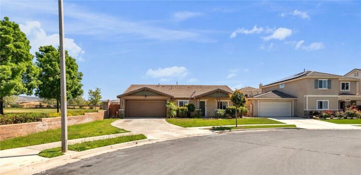 Property Photo:  279 Alverstone  CA 92543 