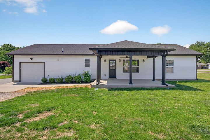 Property Photo:  702 Cill St  TN 37166 
