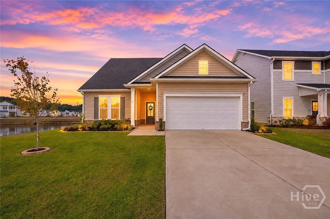 Property Photo:  16 Ashmont Street  GA 31407 
