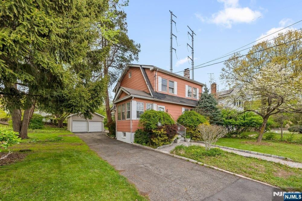 Property Photo:  863 Pleasant Valley Way  NJ 07052 