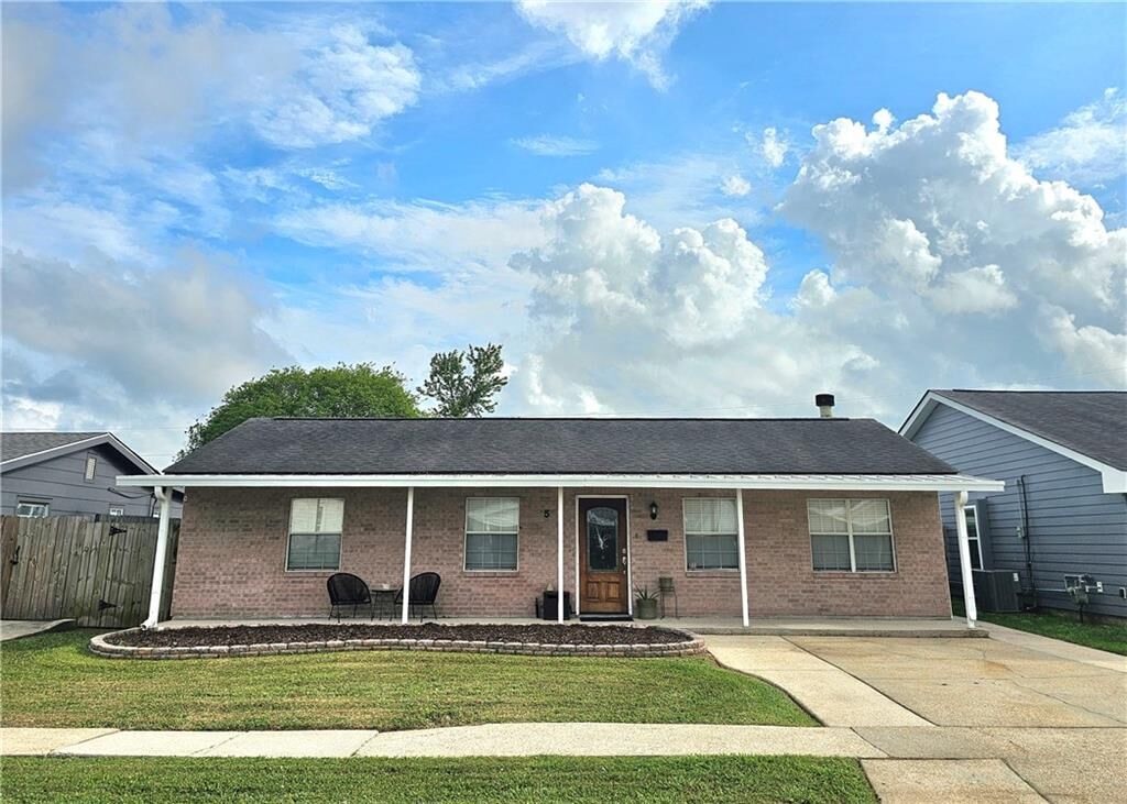 Property Photo:  5 Cedar Lane  LA 70053 