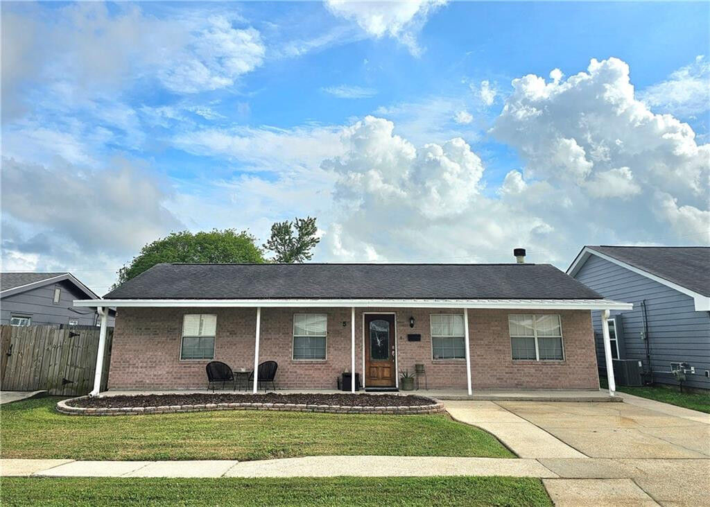 Property Photo:  5 Cedar Lane  LA 70053 