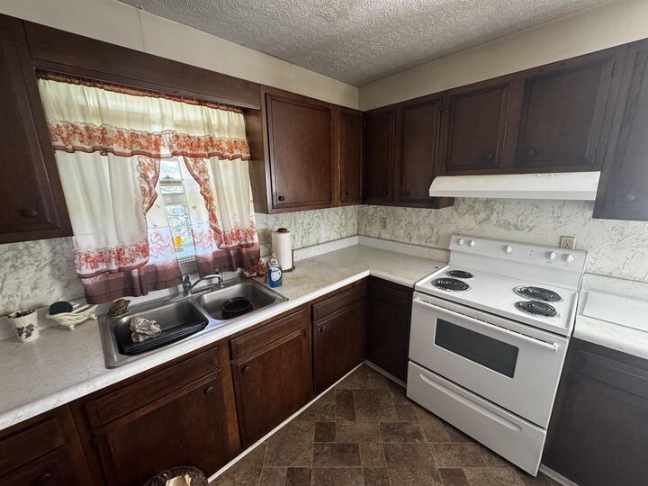 Property Photo:  309 Johnston Avenue  VA 24134 