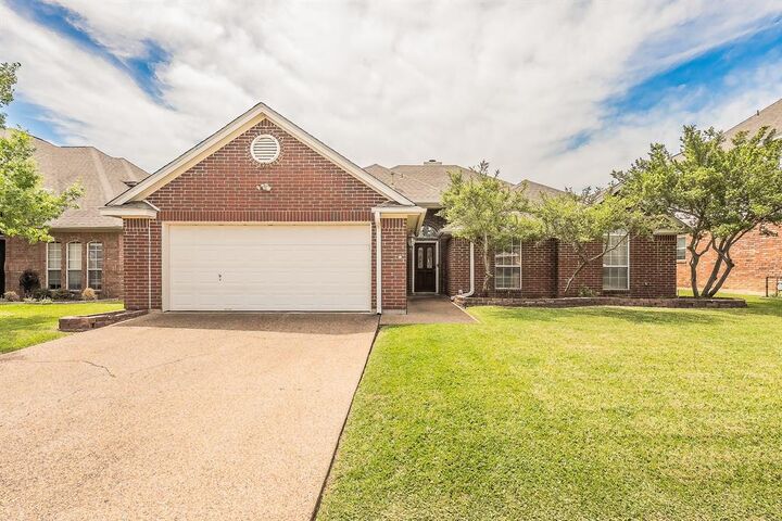 Property Photo:  2720 Cedar Springs Court  TX 76021 