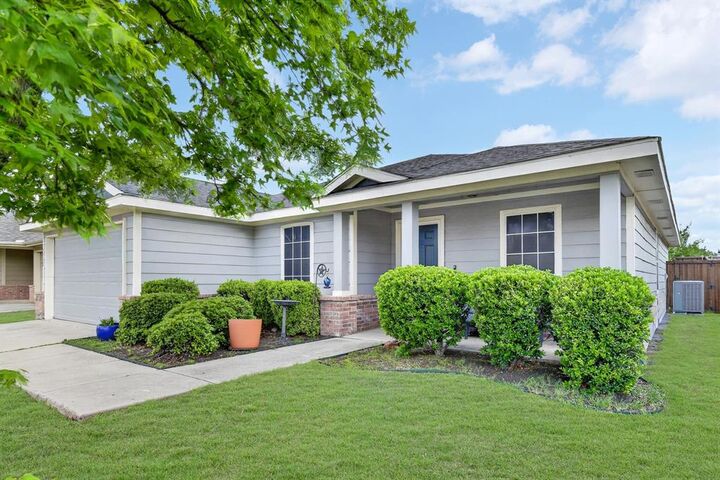 Property Photo:  9932 Thomas Jefferson Drive  TX 75072 