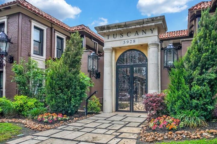 Property Photo:  5926 Sandhurst Lane 123  TX 75206 