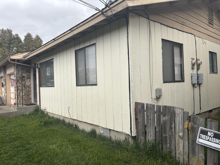 Property Photo:  1641 Ivory Street  OR 97603 