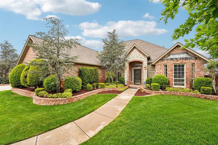 Property Photo: 3101 SW 105th Terrace OK 73170