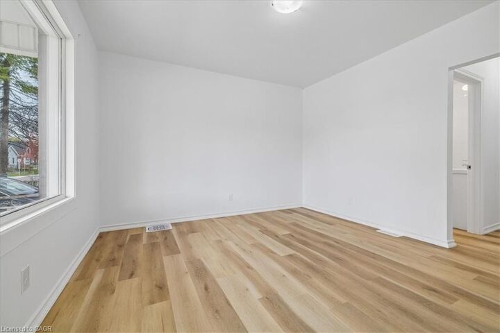 Property Photo: 114 Garside Avenue N ON L8H 4W3