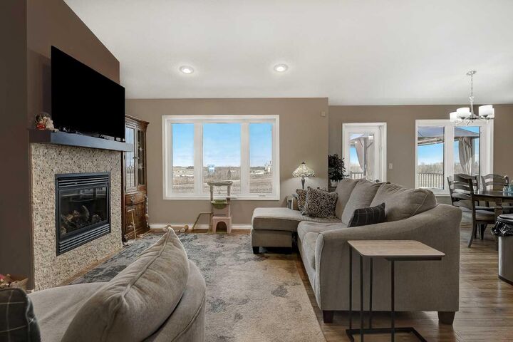 Photo de la propriété:  9312 102 Street  AB T0H 3C0 