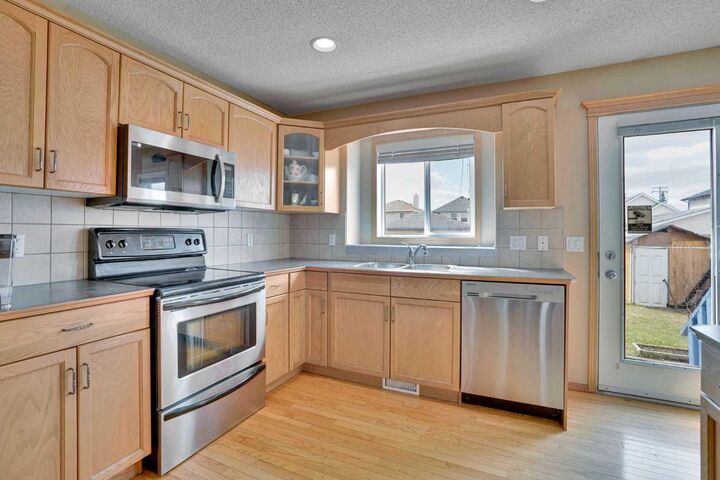 75 Taralea Crescent NE — photo 1