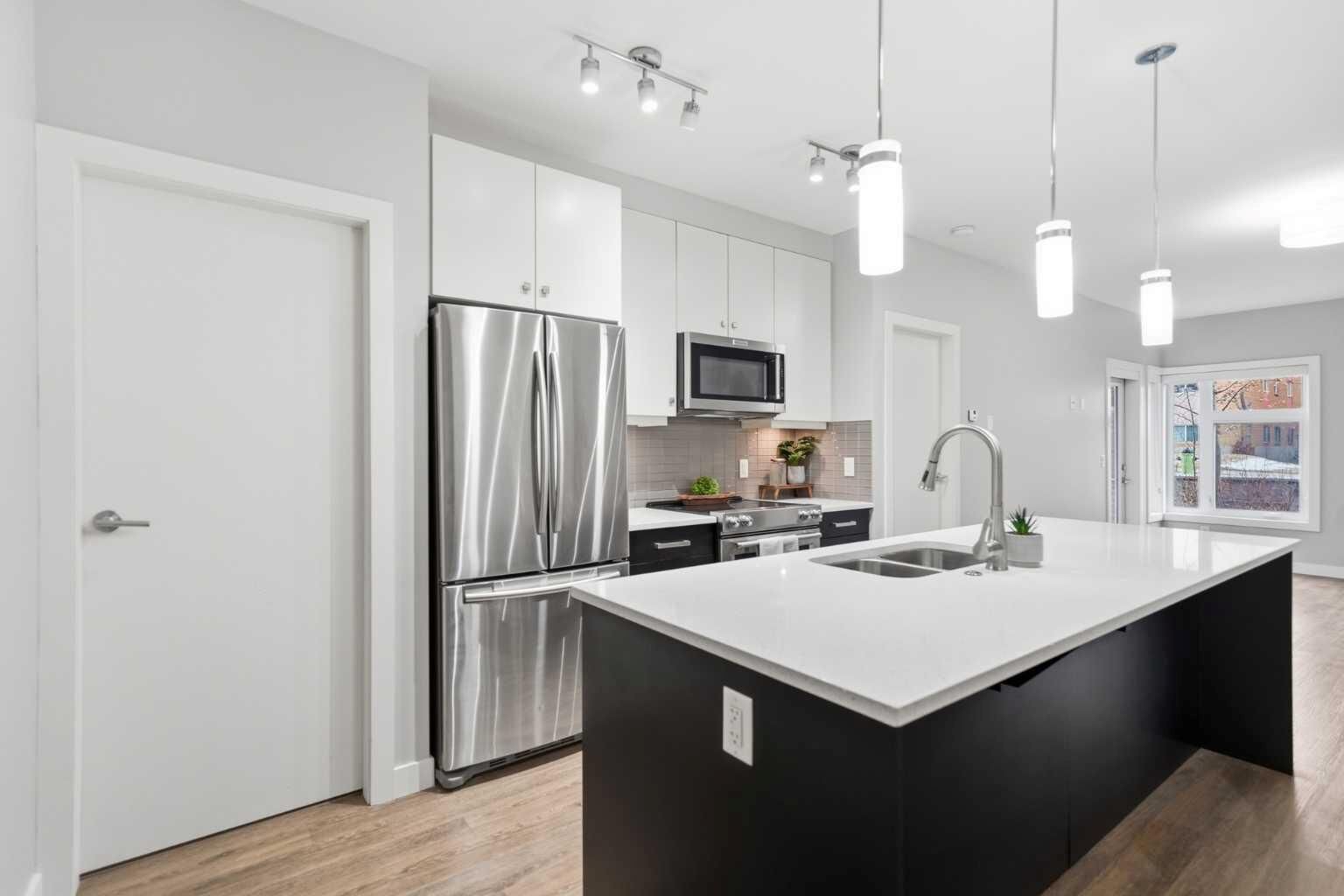 Property Photo:  1720 10 Street SW 107  AB T2T 3E8 