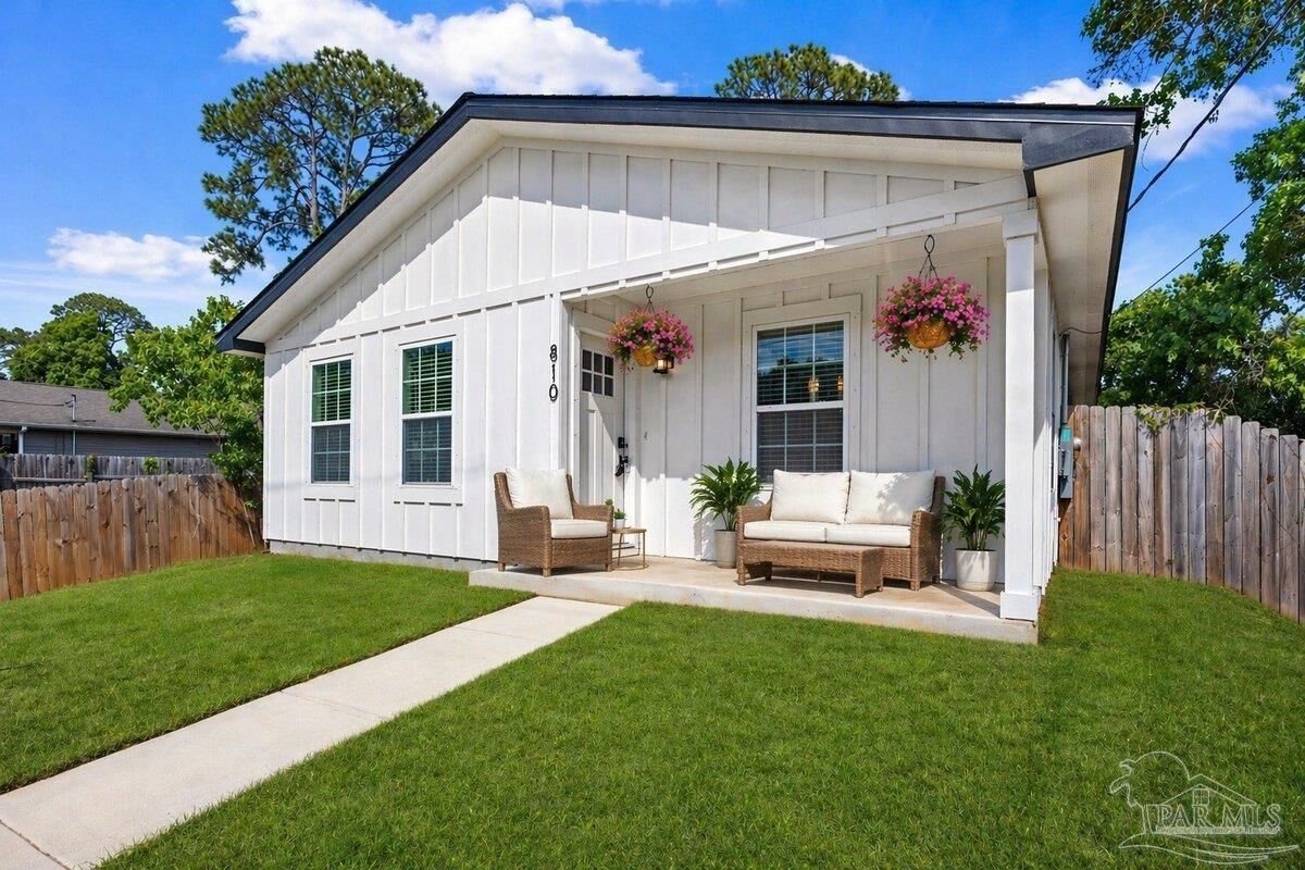 Property Photo:  810 Colbert Ave  FL 32507 