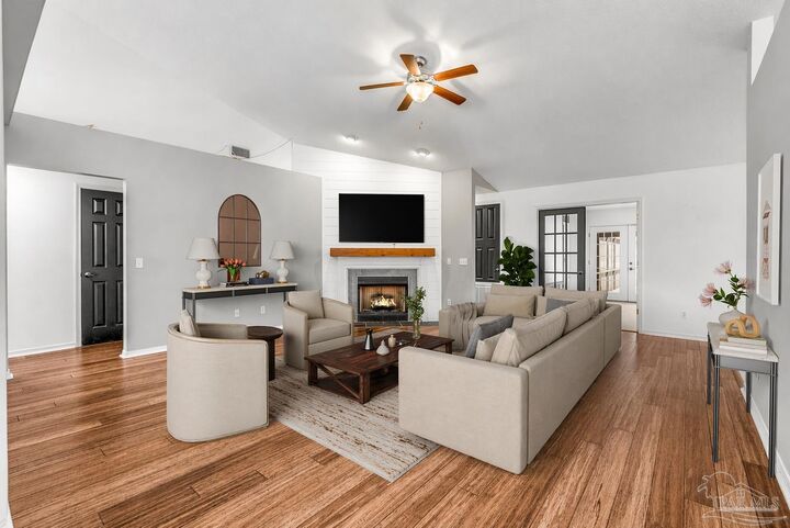 Property Photo: 1764 Condor Dr FL 32533
