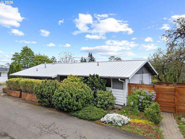 Property Photo:  4711 Falls View Ave  OR 97068 