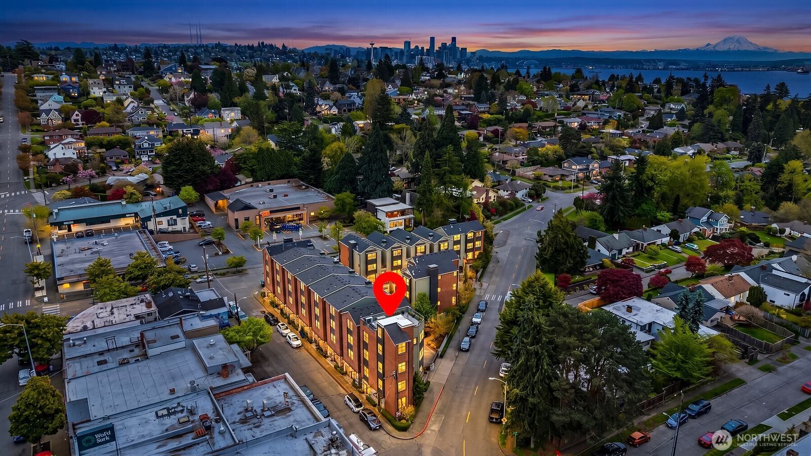 Property Photo:  3215 W Lynn Street  WA 98199 