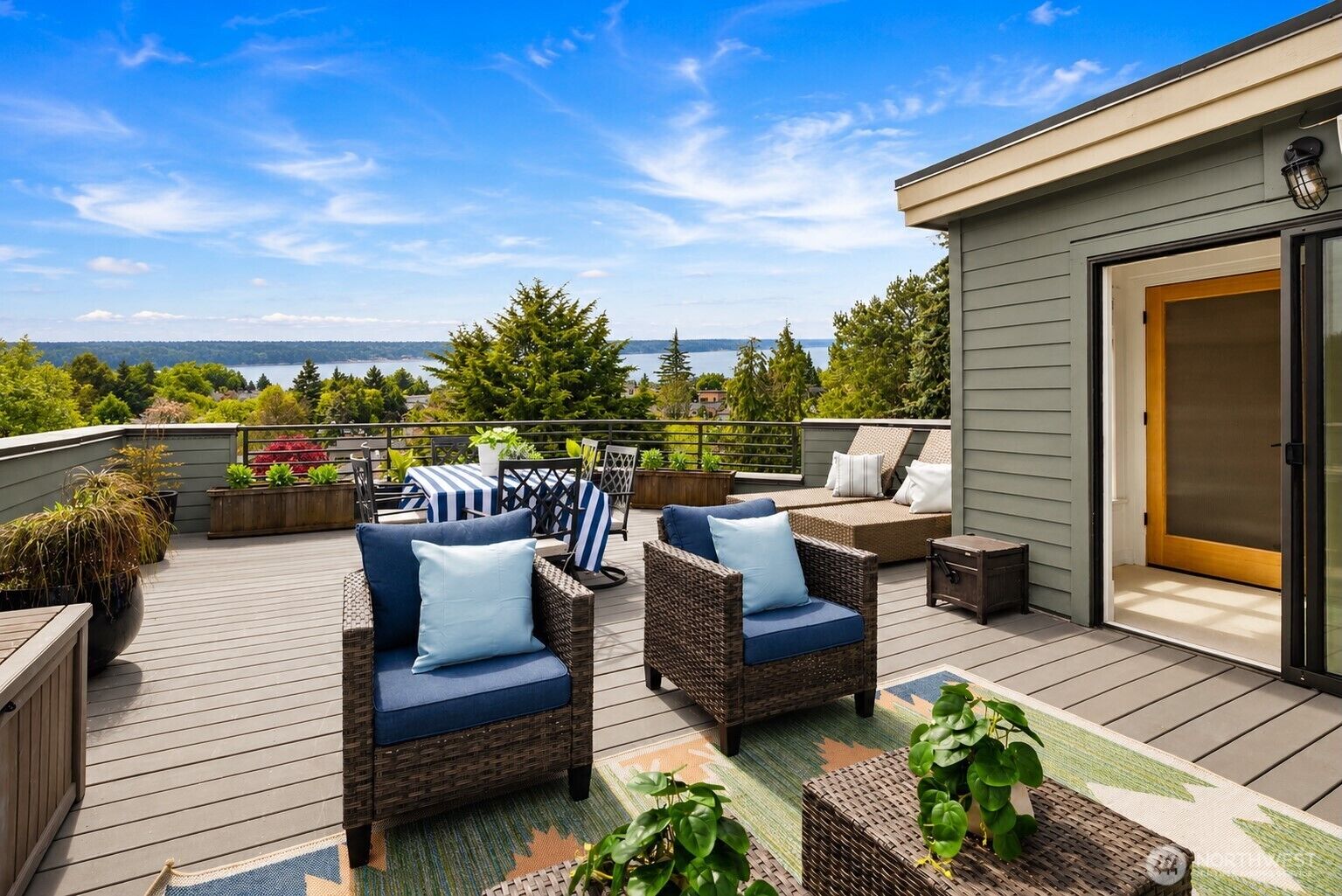 Property Photo:  3215 W Lynn Street  WA 98199 