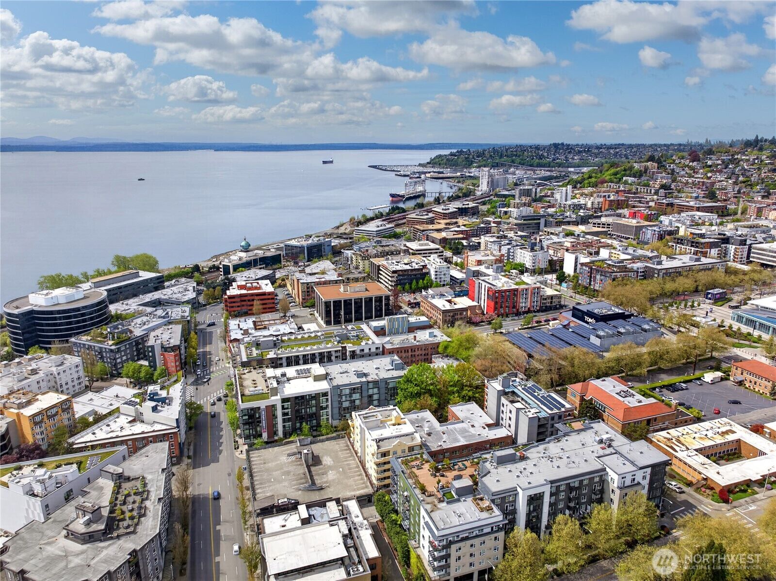 Property Photo:  124  Warren Avenue N 208  WA 98109 