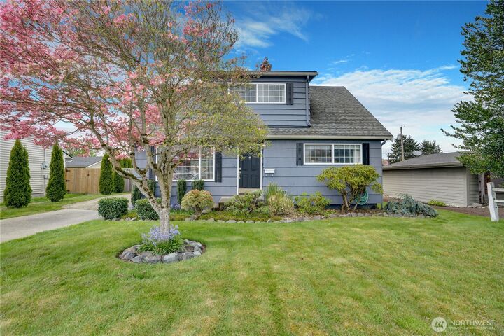Property Photo:  509  B Street NE  WA 98002 