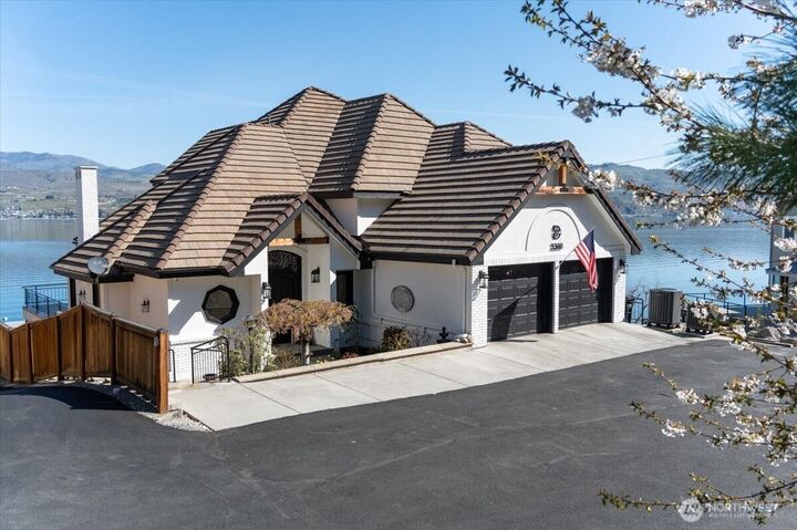 Property Photo:  3300 S Lakeshore Rd  WA 98816 