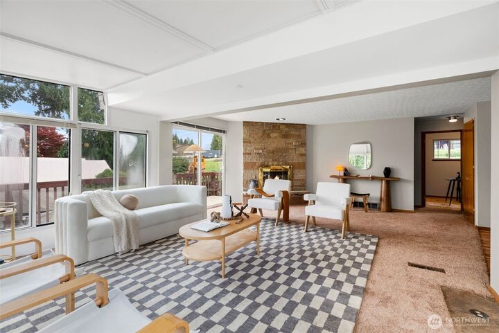 Property Photo:  2403  185th Avenue E  WA 98391 