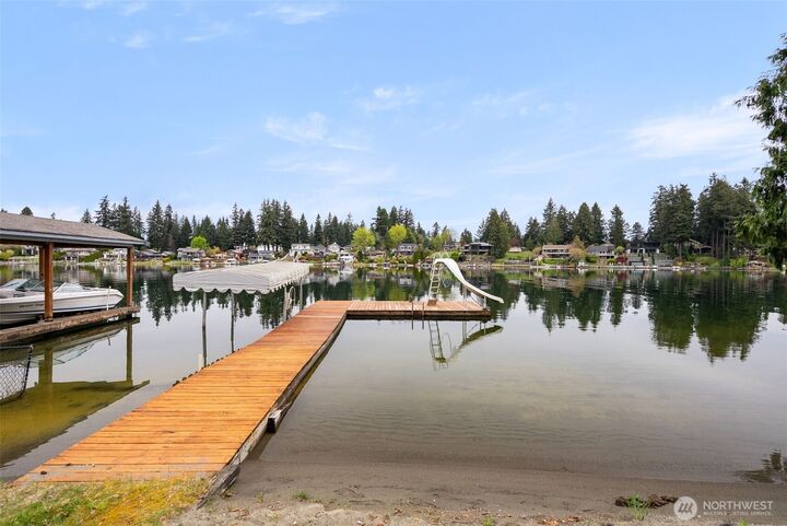 Property Photo:  2403  185th Avenue E  WA 98391 