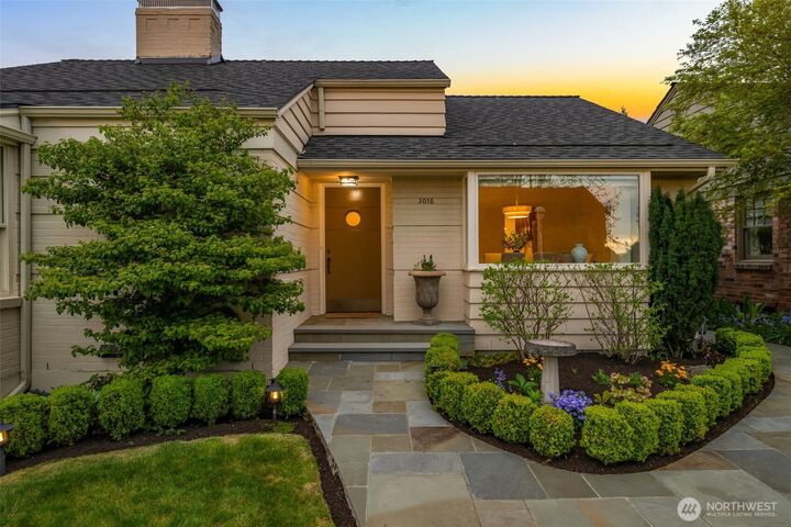 Property Photo:  3016  42nd Avenue W  WA 98199 