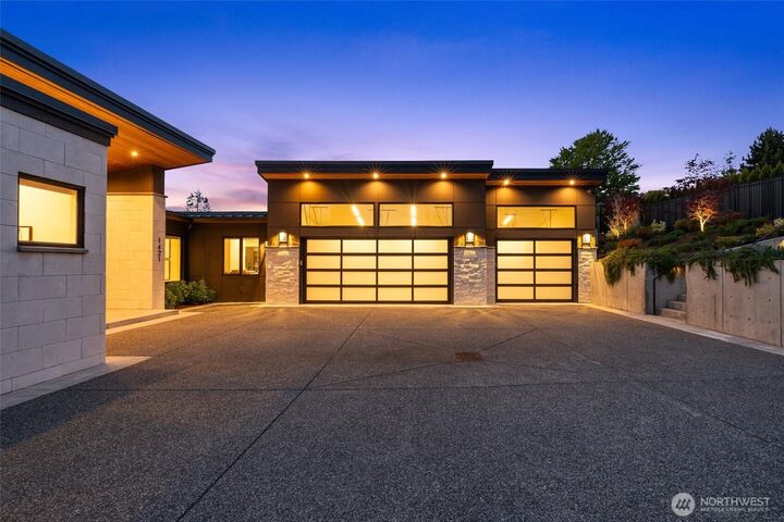 Property Photo:  1421  88th Avenue NE  WA 98004 