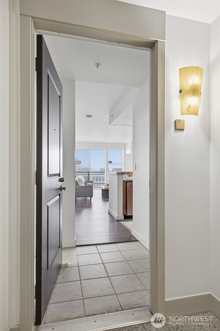 Property Photo:  2607  Western Avenue 552  WA 98121 