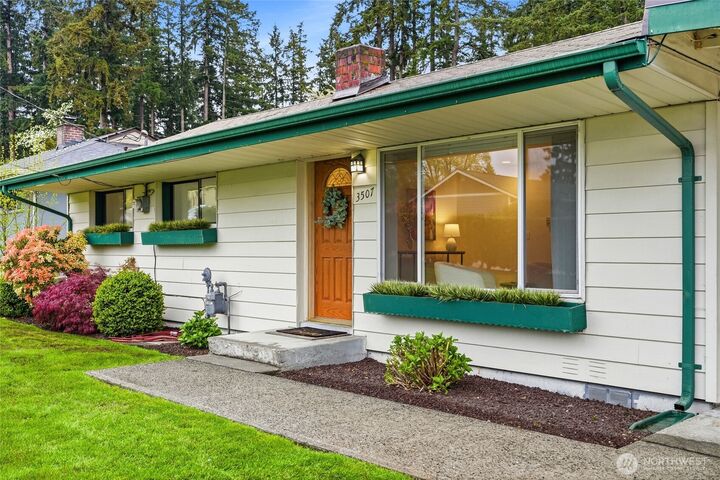 Property Photo:  3507 NE 8th Street  WA 98056 