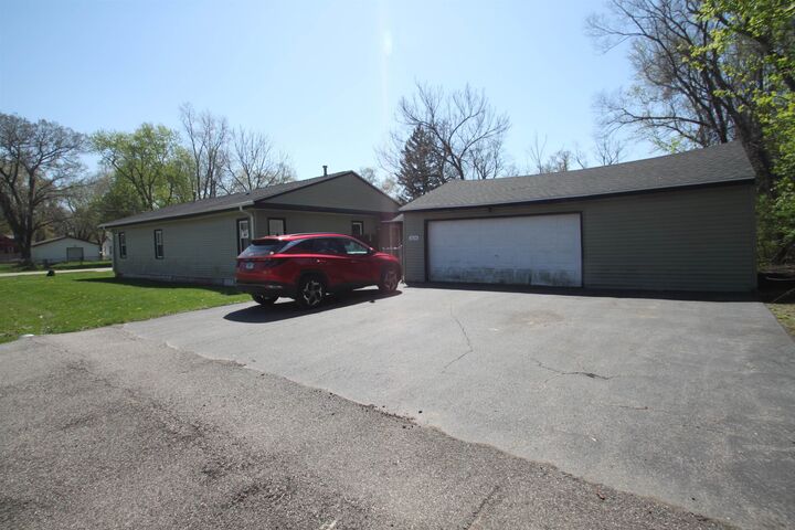 Property Photo: 1424 N Day Avenue IL 61101