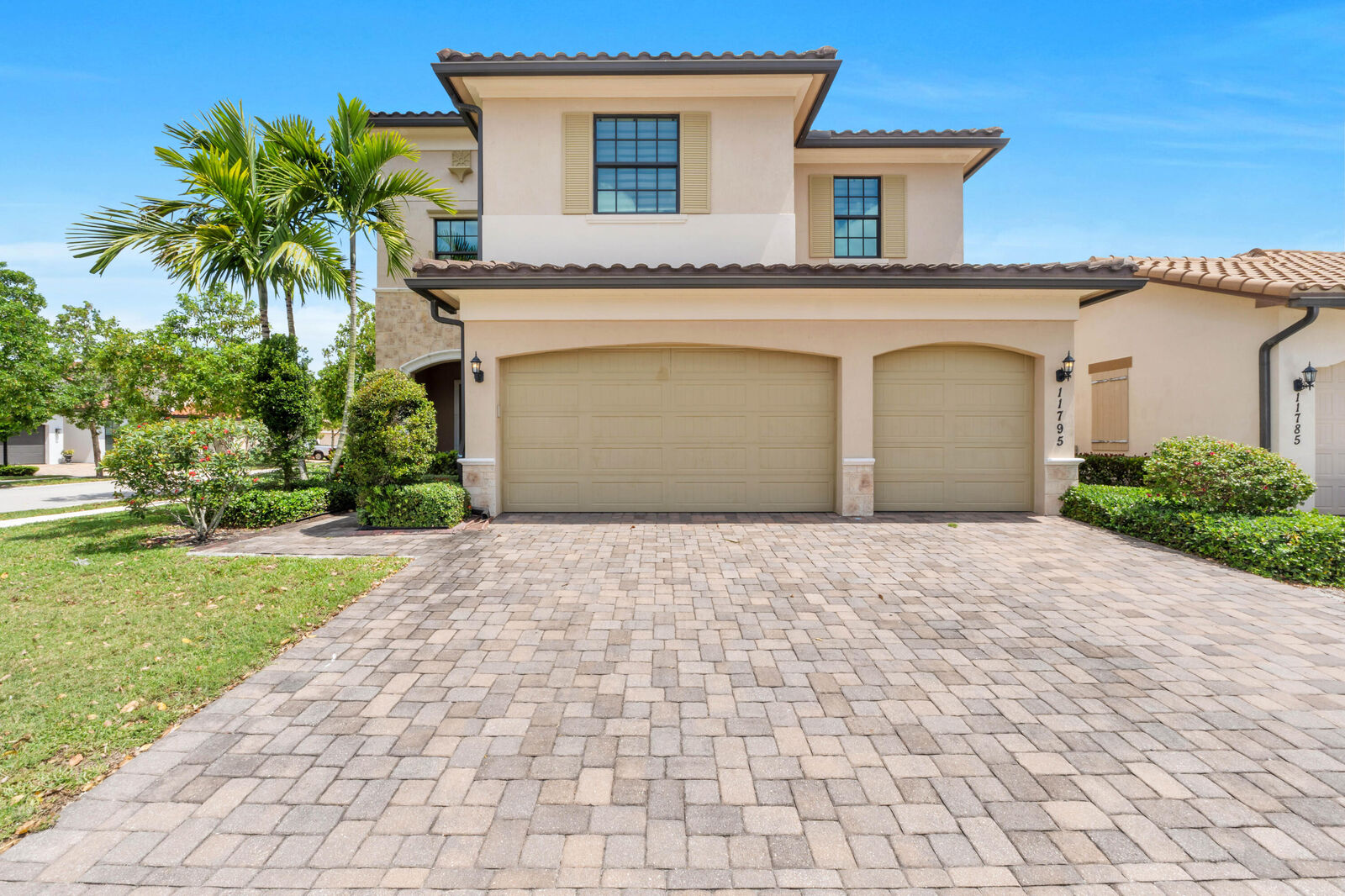 Property Photo:  11795 Waterway Circle  FL 33076 