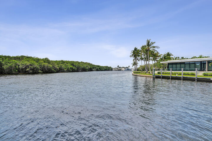 Property Photo:  2441 SW 28th Avenue  FL 33312 
