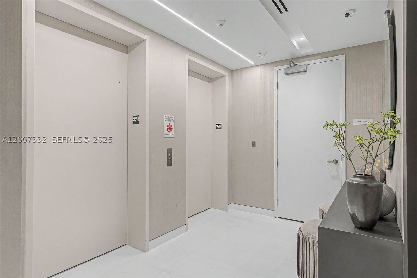 Property Photo:  300 Biscayne Blvd Way 3203  FL 33131 