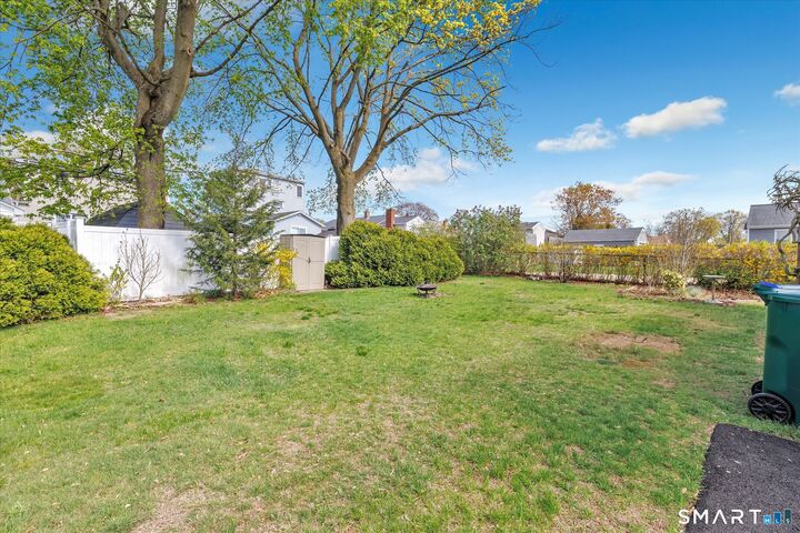 Property Photo:  510 Barnum Ter Extension  CT 06614 