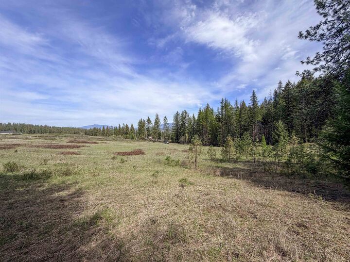 Property Photo:  822-J Barzee Rd  WA 99114 