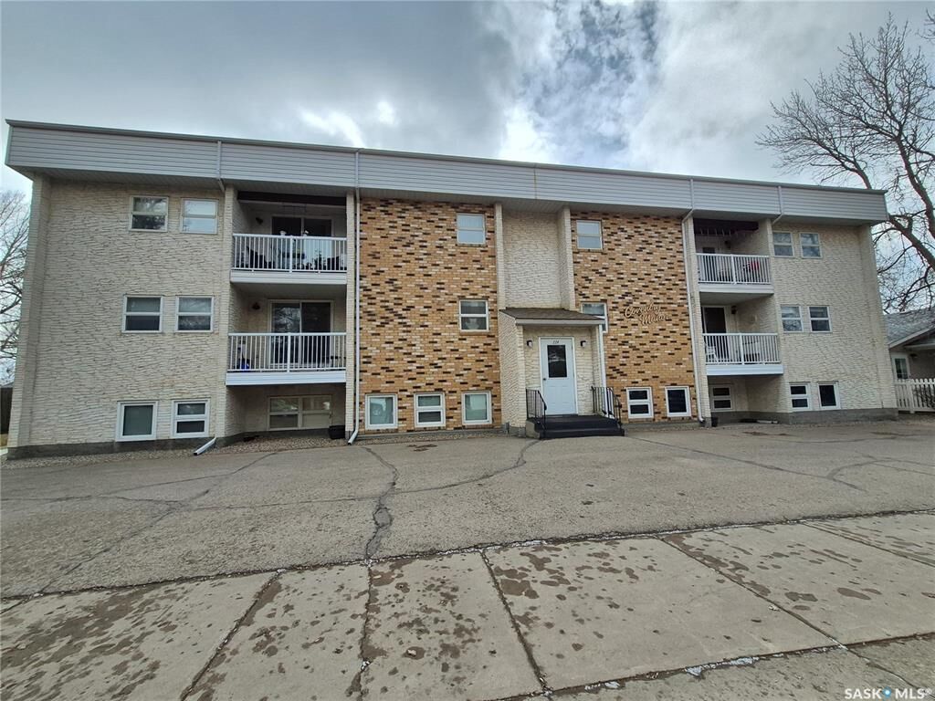 Property Photo:  228 3rd Street 24  SK S4H 0W6 