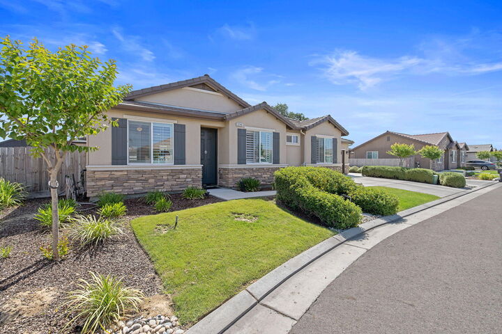 Property Photo:  3246 N Rova Court  CA 93291 
