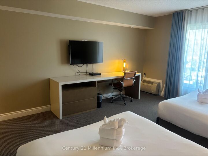 Property Photo:  9 Harbour Street E 2307  ON L9Y 5C5 