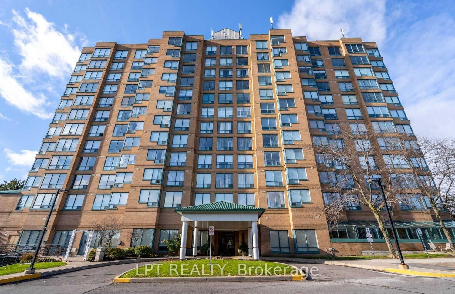 Property Photo: 711 Rossland Road E 505 ON L1N 8Z1
