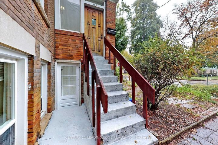 Photo de la propriété:  233 Borden Street  ON M5S 2N5 