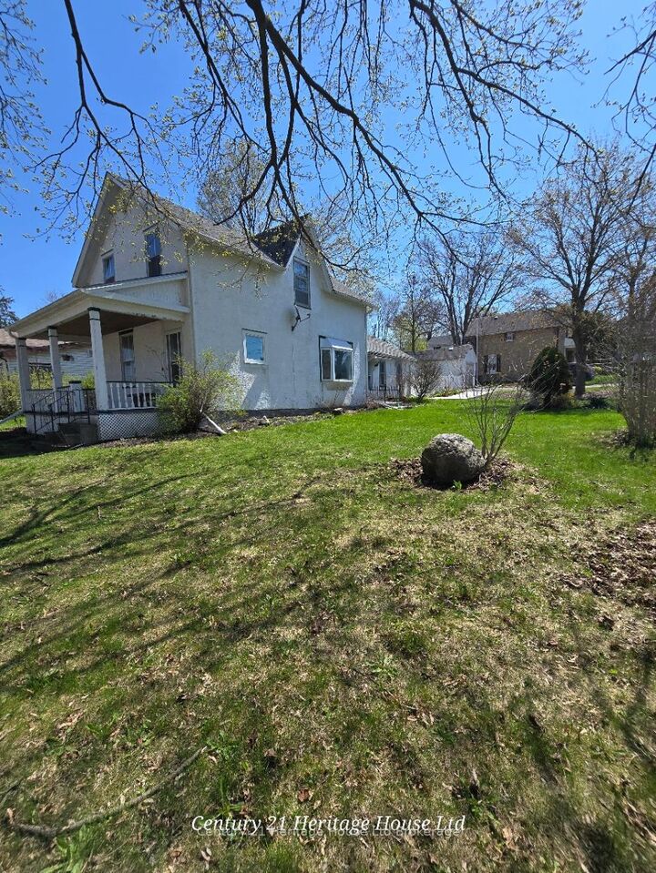 Property Photo:  152 Charles Street E  ON N5C 1K2 